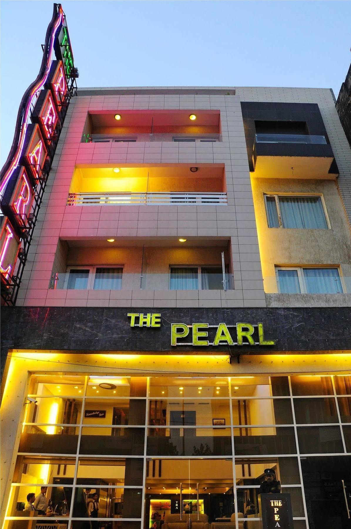 더 펄 호텔 뉴델리 외부 사진