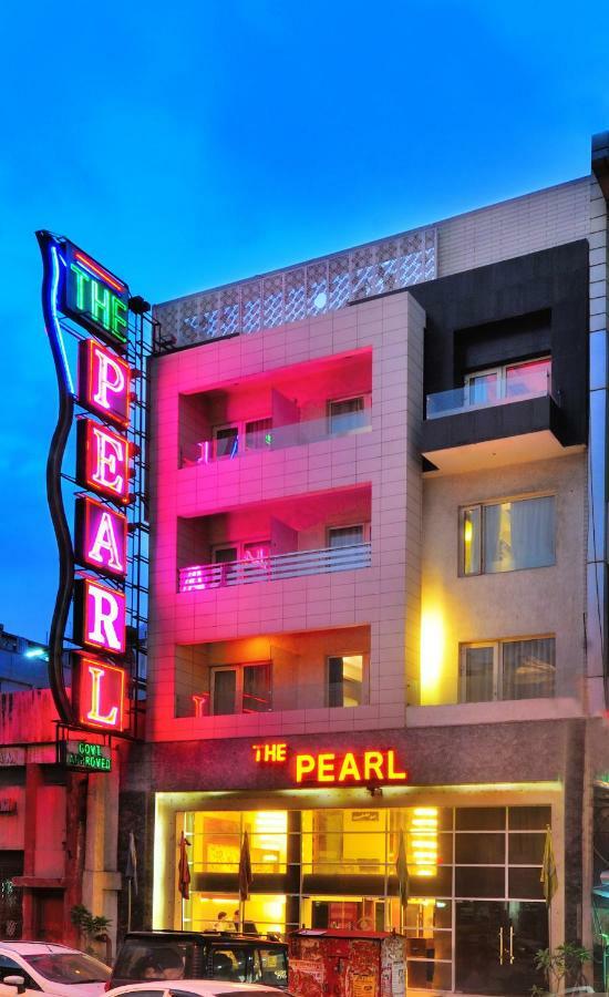 더 펄 호텔 뉴델리 외부 사진